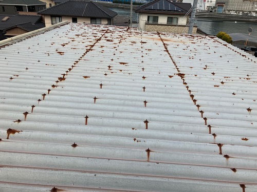 周南市N企業様の仕事場｜折半屋根塗装で新たな輝きを実現！