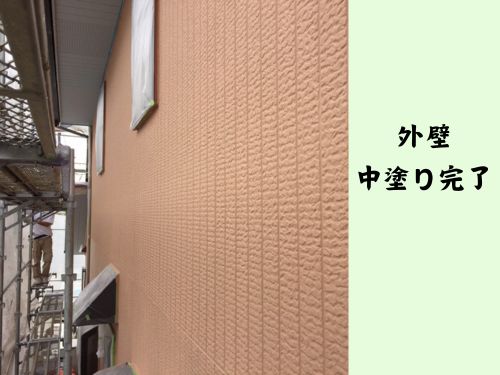 防府市のF様邸で行った壁の中塗り作業をご紹介 25220